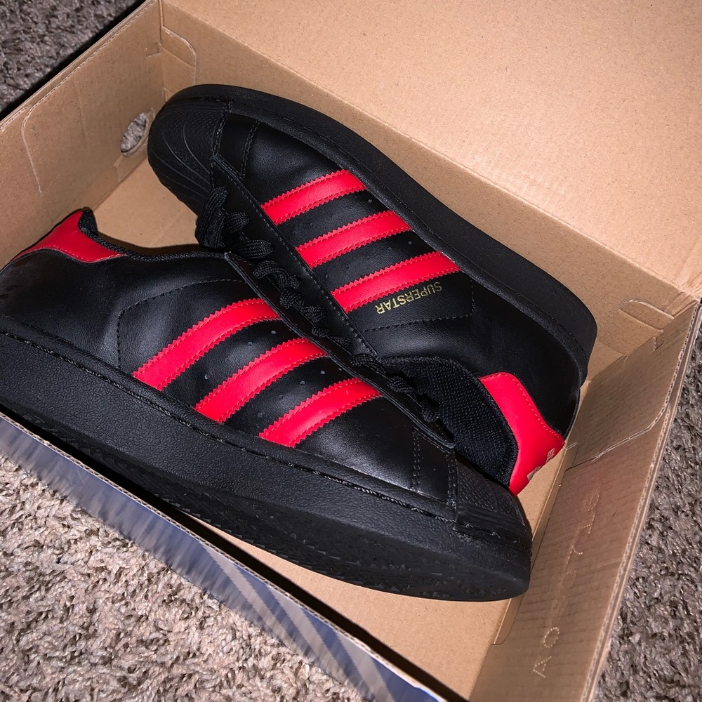 lightly worn adidas superstars